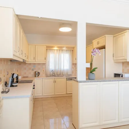 فيلة Marina Dhorizáta